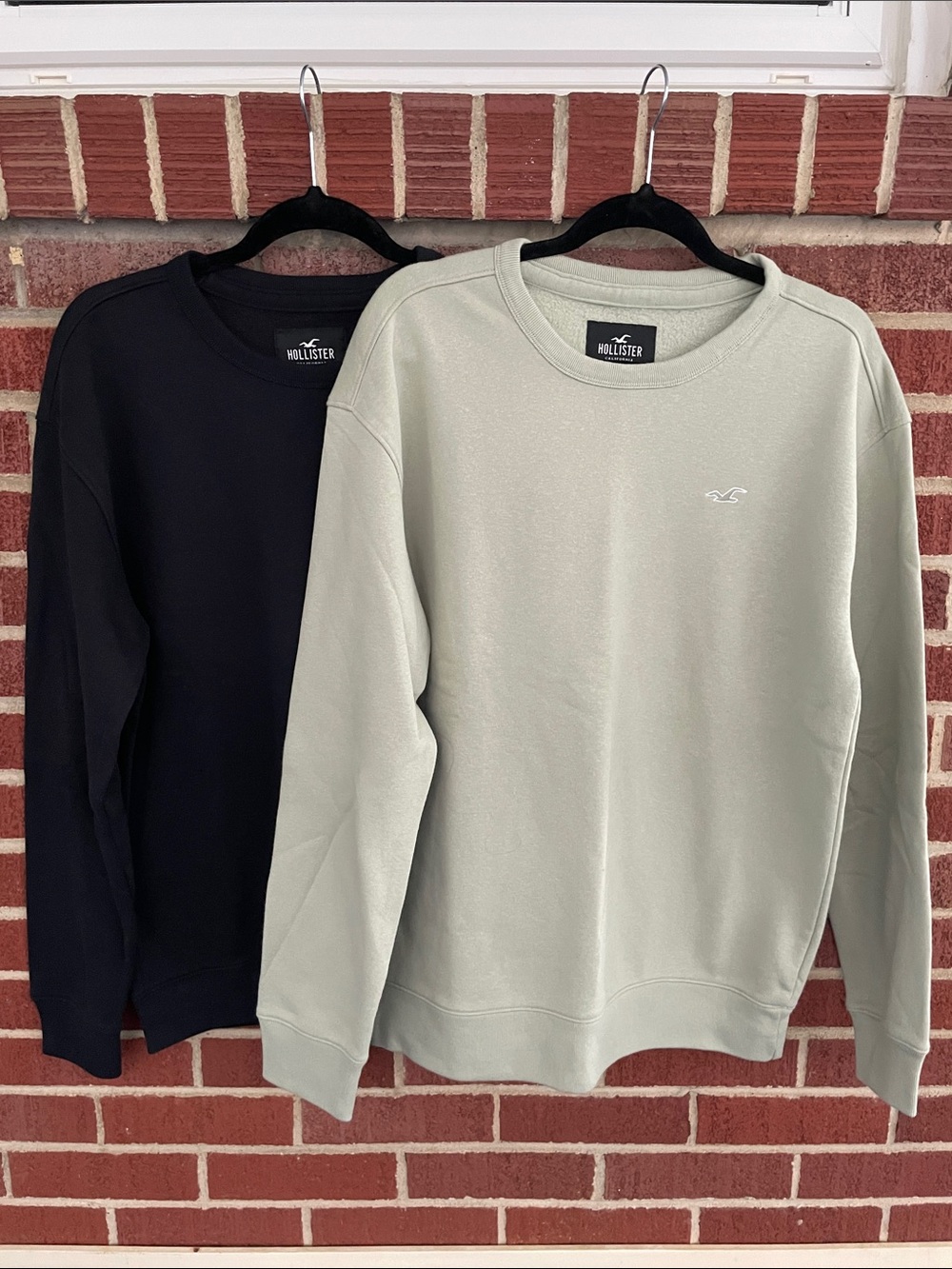 Hollister Men's Sage Green & Black Crewneck Sweatshirts